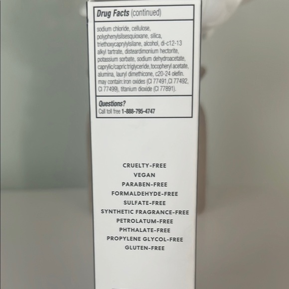 bareMinerals BAREPRO Matte Foundation with SPF 20 - Picture 3 of 4